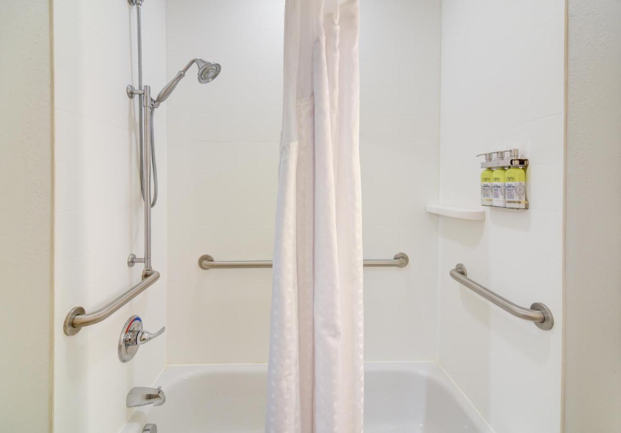 King Room - Mobility Access Tub - Non-Smoking at Holiday Inn Express & Suites Foley by IHG