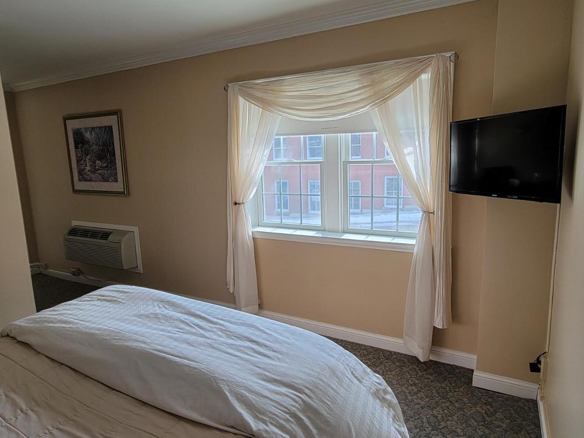 | Lowell Inn