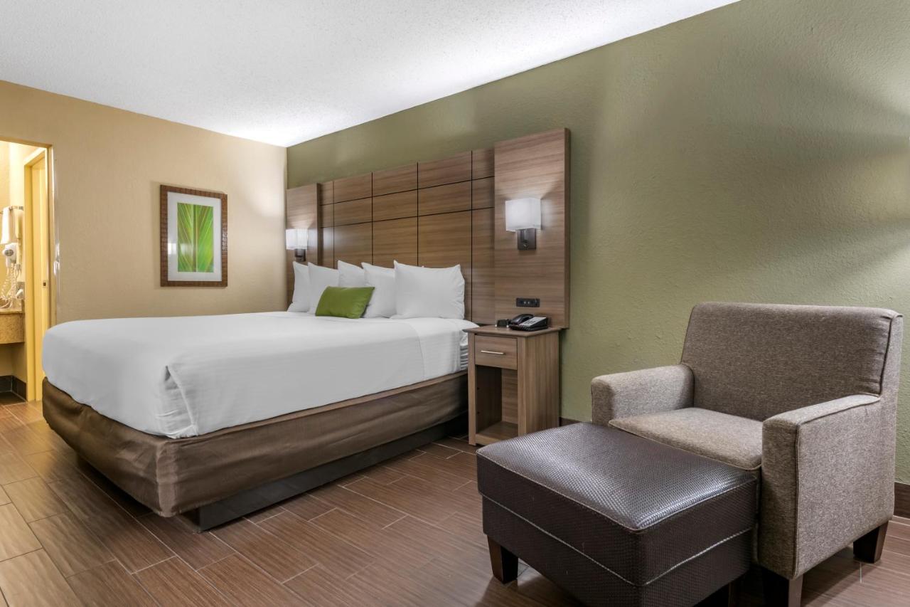 King Room - Pet-Friendly/Non-Smoking at Best Western Downtown Stuart