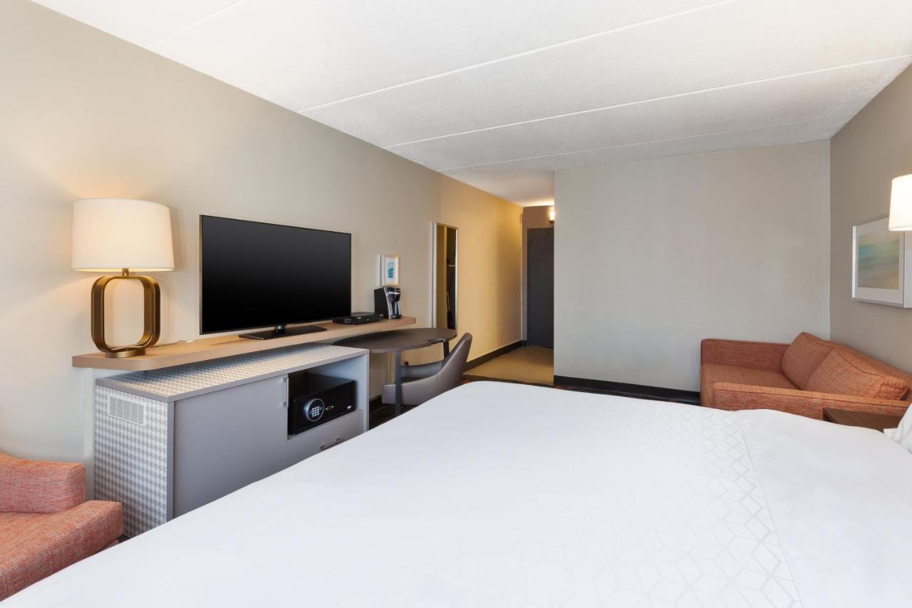 Feature Room with One King Bed - Non-Smoking at Holiday Inn Westbury - Long Island by IHG