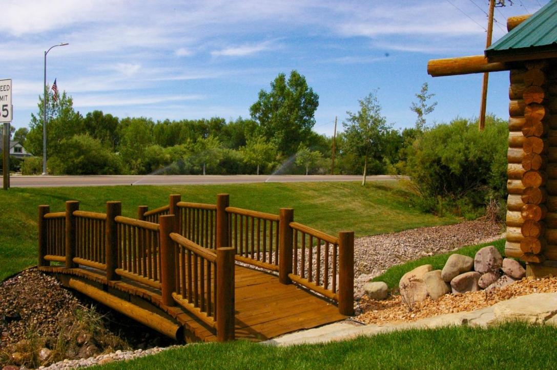 | Country Cabins Inn