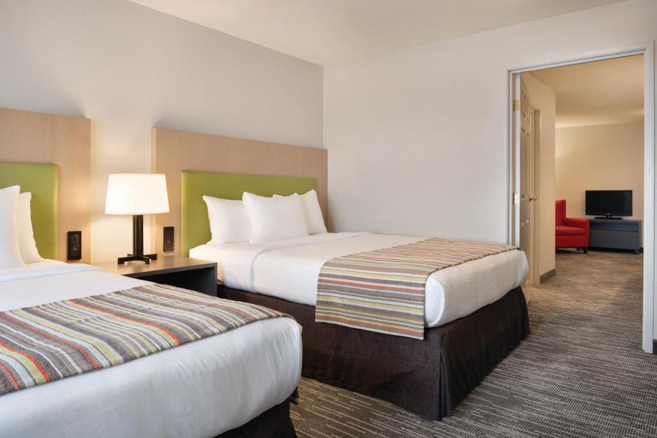 One-Bedroom Suite with Two Queen Beds - Non-Smoking at Country Inn & Suites by Radisson, Galena, IL