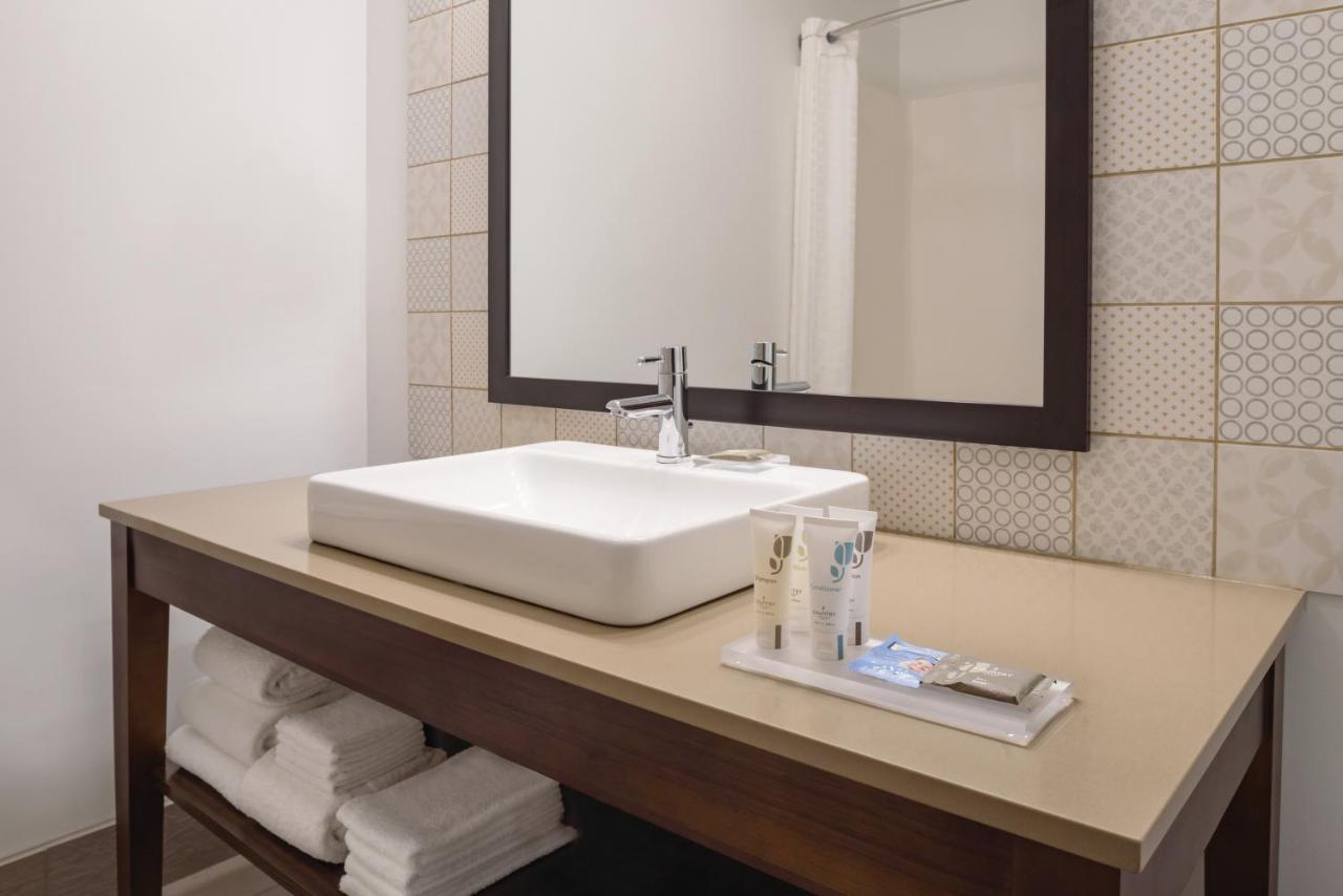 Queen Studio Suite at Country Inn & Suites by Radisson, Galena, IL