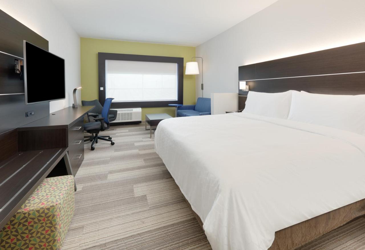 King Room - Hearing Accessible - Non-Smoking at Holiday Inn Express Kermit, an IHG Hotel