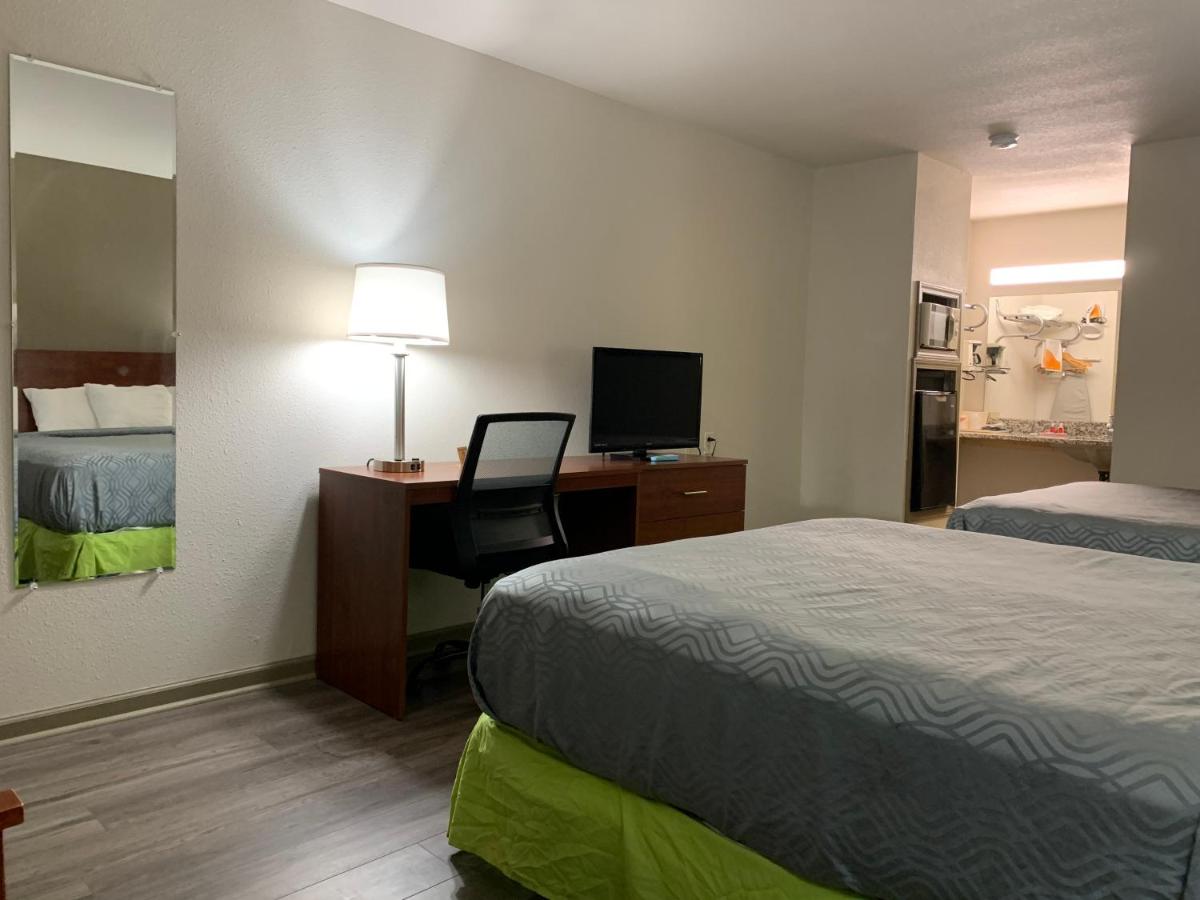 King Room - Disability Access/Non-Smoking at Econo Lodge Troy