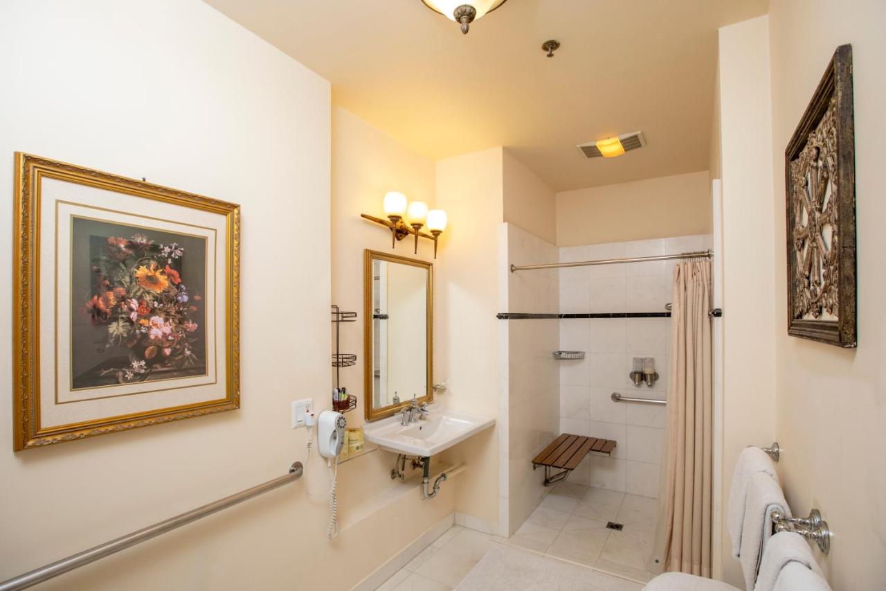 Double Room at Washington Square Inn