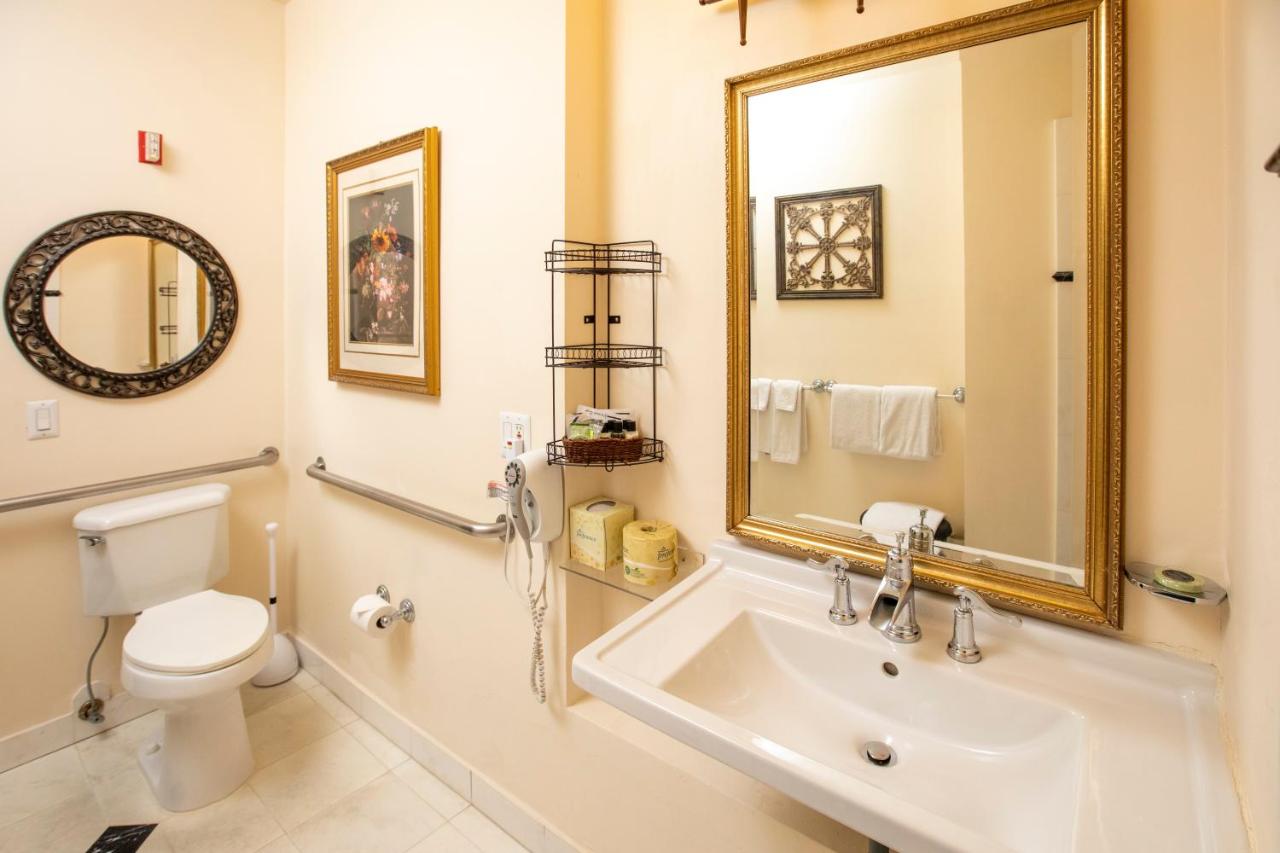 Double Room at Washington Square Inn