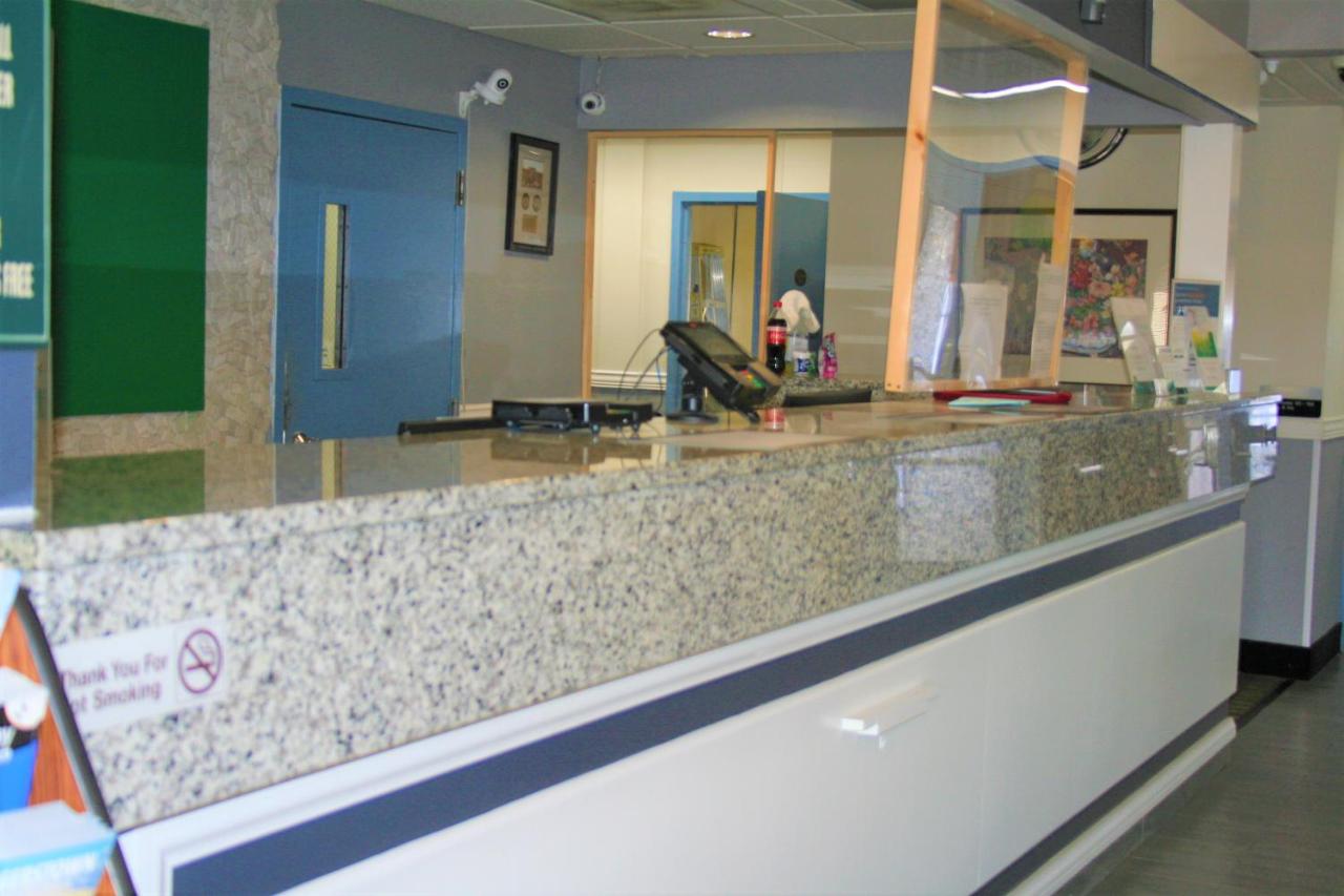 | Quality Suites Martinsburg