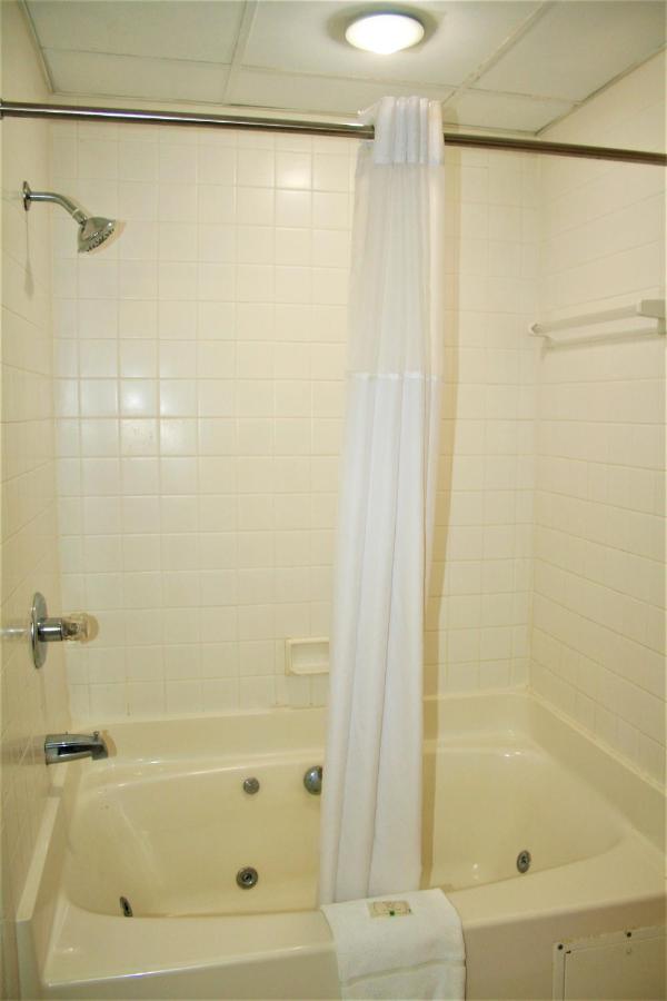 | Quality Suites Martinsburg