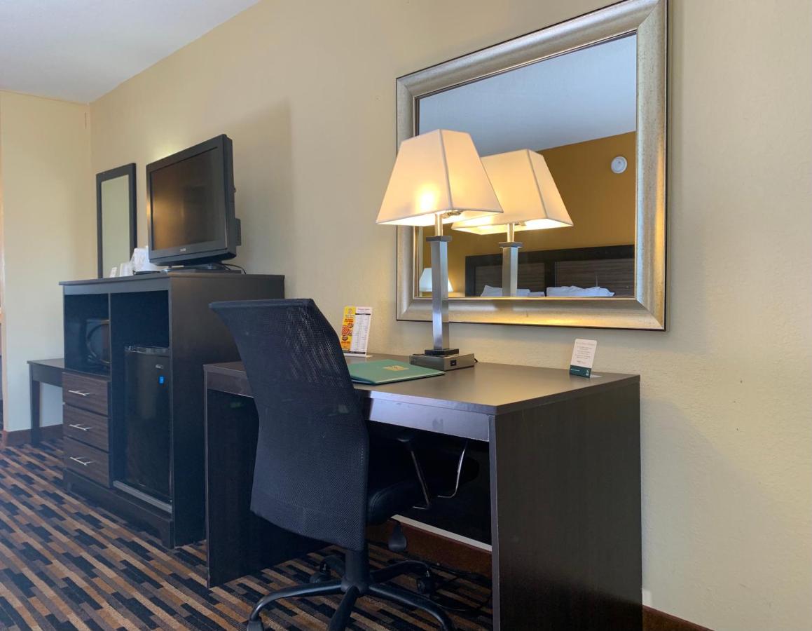 Double Room - Accessible/Non-Smoking at Quality Inn University Area