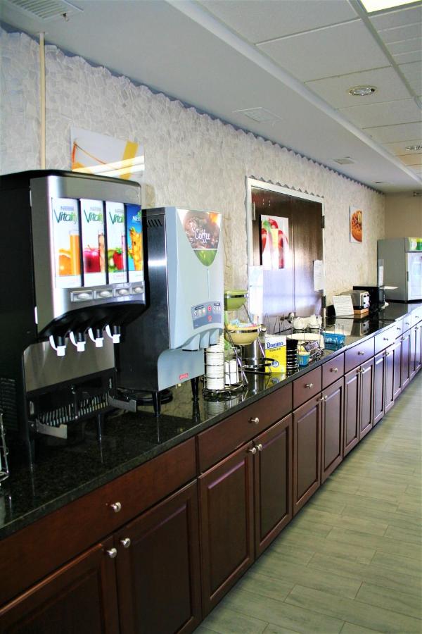 | Quality Suites Martinsburg