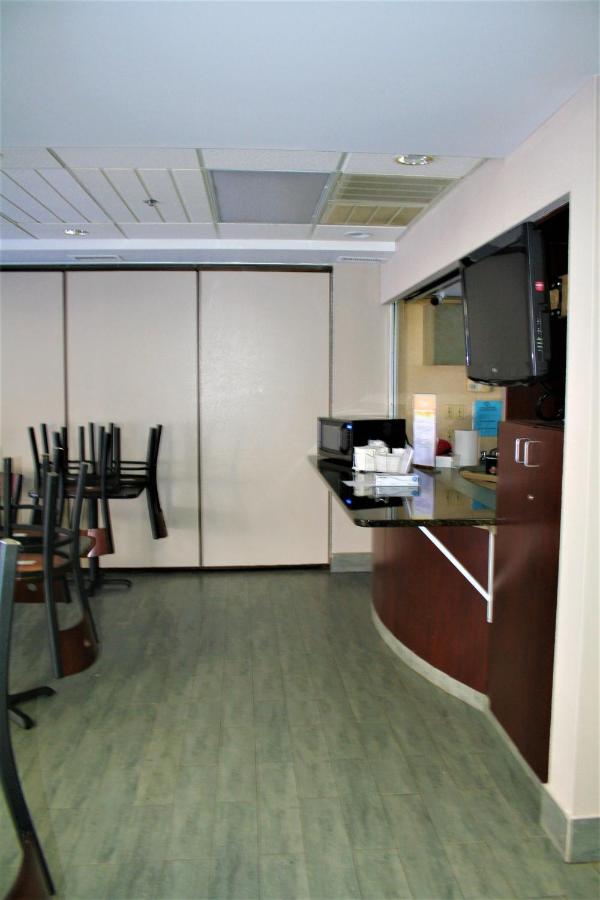 | Quality Suites Martinsburg