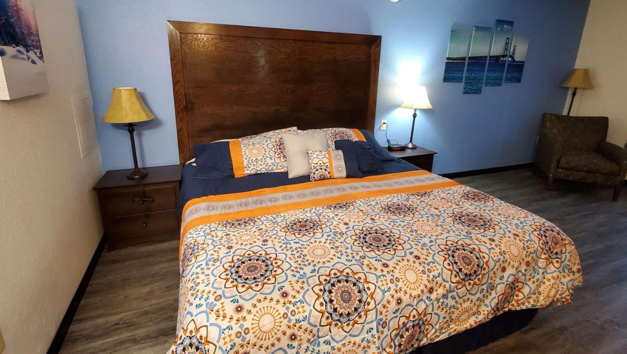 King Room at Jasper Ridge Inn Ishpeming