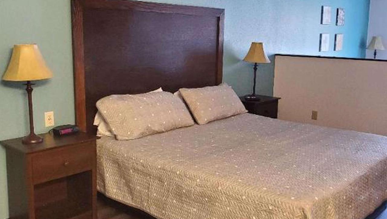 King Suite at Jasper Ridge Inn Ishpeming