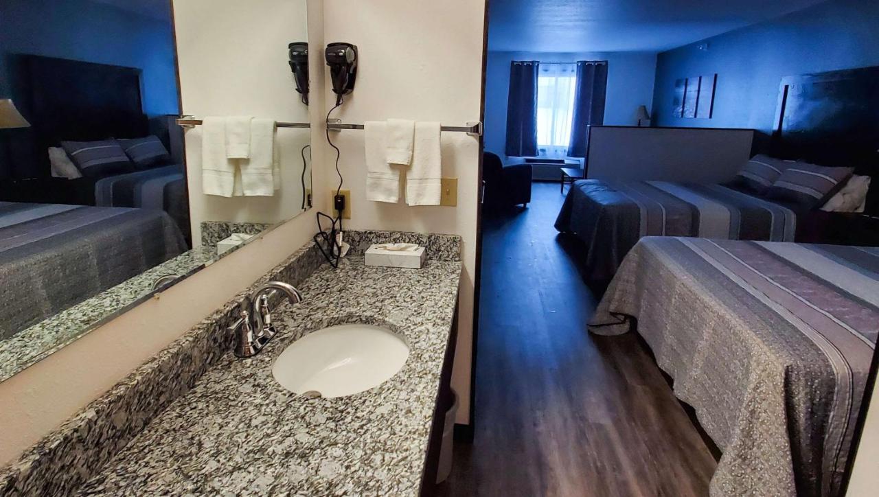One-Bedroom House (Non- Pet friendly) at Jasper Ridge Inn Ishpeming