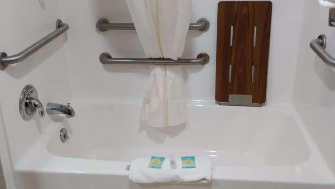 Double Room - Disability Access - Not Pet Friendly at Jasper Ridge Inn Ishpeming