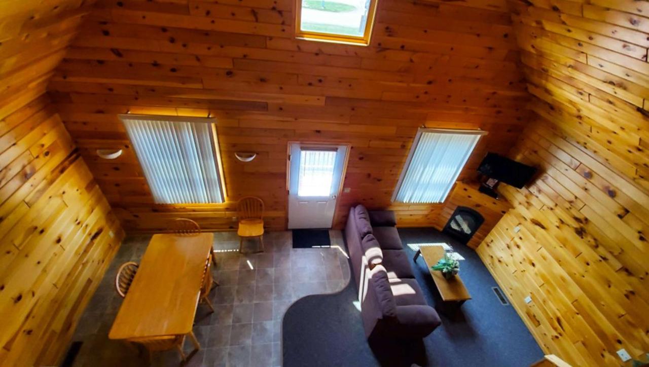 Two-Bedroom House (Non- Pet friendly) at Jasper Ridge Inn Ishpeming