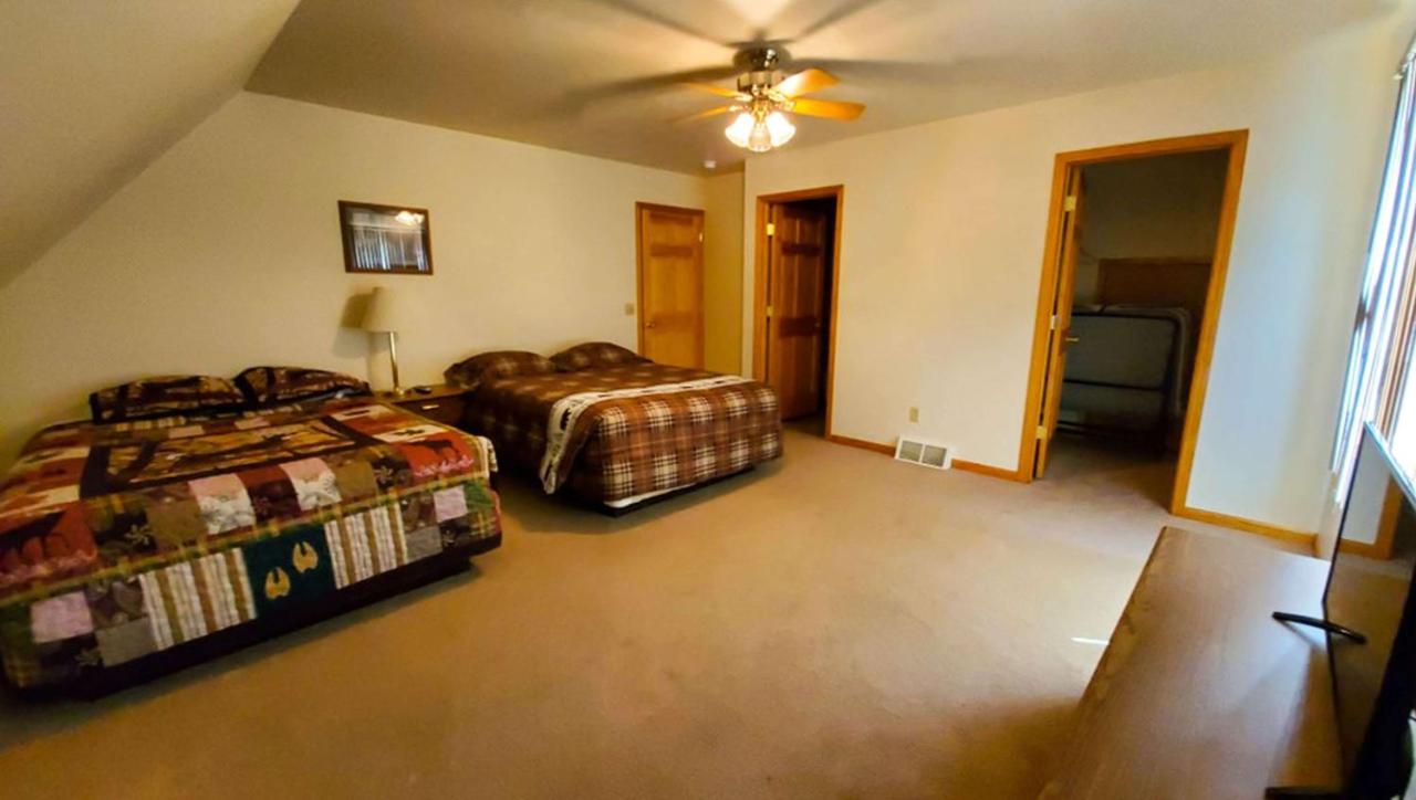 Two-Bedroom House (Non- Pet friendly) at Jasper Ridge Inn Ishpeming