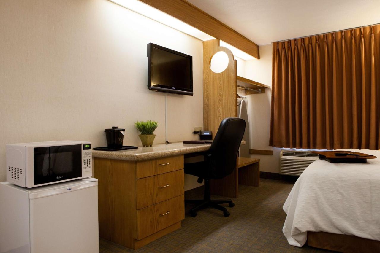 Queen Room - Non-Smoking at Mountain Home Inn