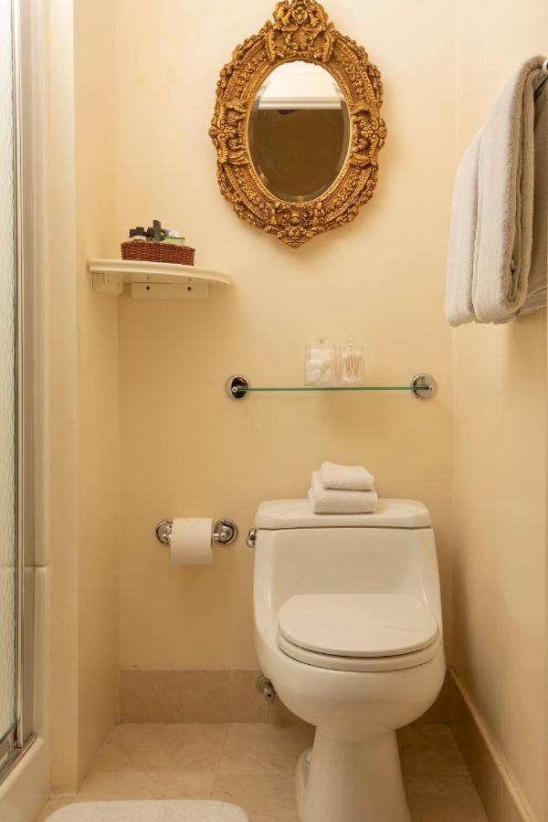Deluxe Queen Room at Washington Square Inn