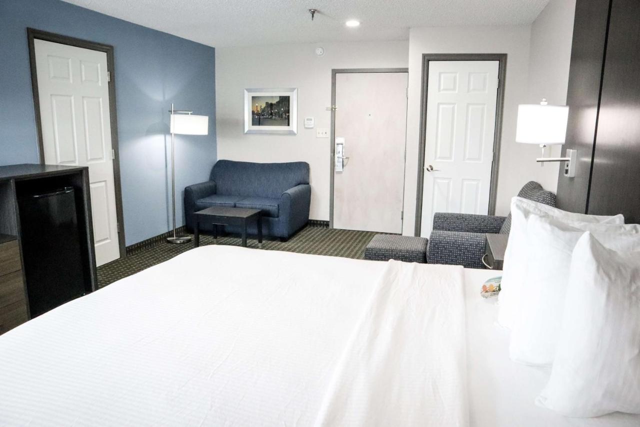 King Suite at Best Western Ocala Park Centre