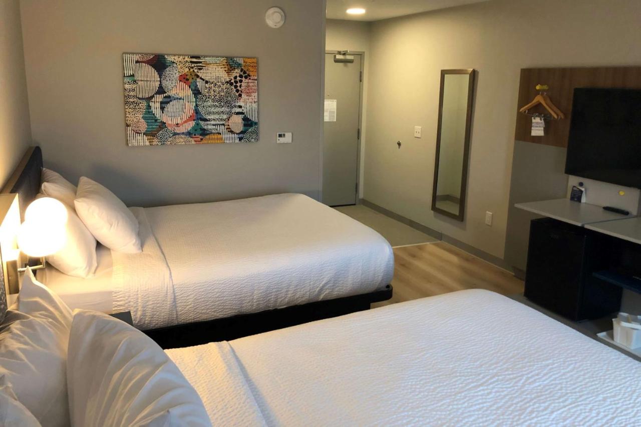 Queen Room with Two Queen Beds - Mobility Access/Non-Smoking at Microtel Inn & Suites by Wyndham Hot Springs
