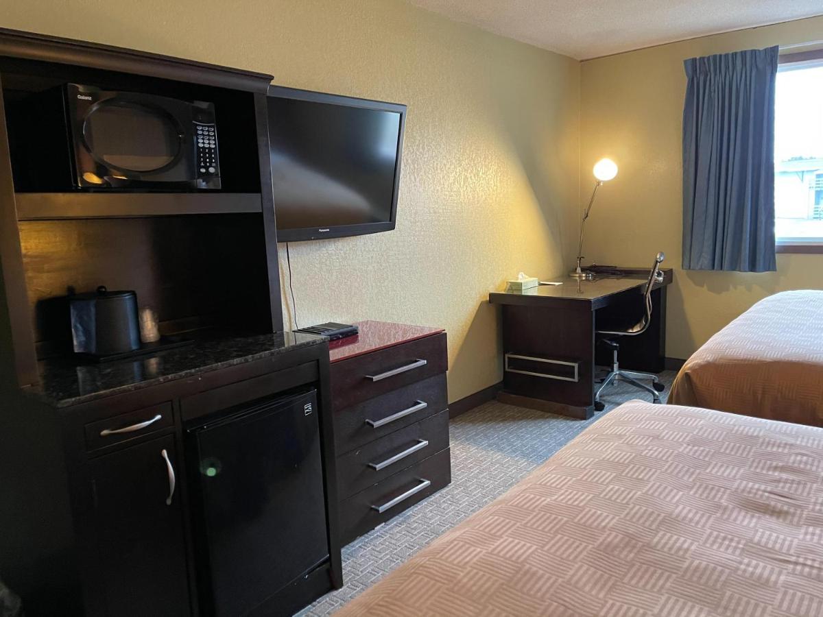 Standard Queen Room with Two Queen Beds - Non-Smoking at Econo Lodge Hurley - Ironwood