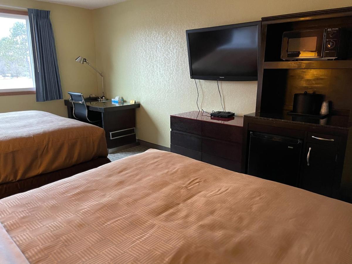 Standard Queen Room with Two Queen Beds - Non-Smoking at Econo Lodge Hurley - Ironwood