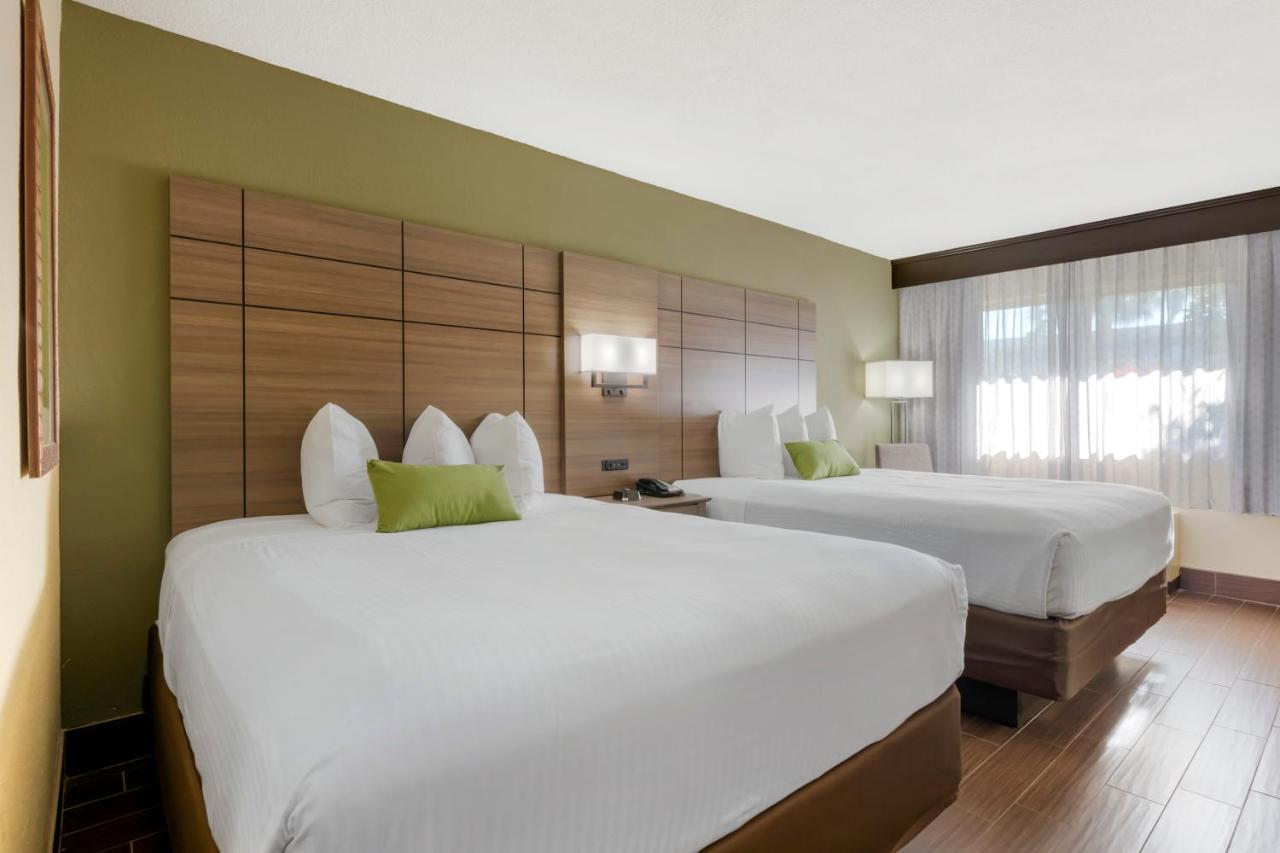 Queen Room with Two Queen Beds - Smoking at Best Western Downtown Stuart