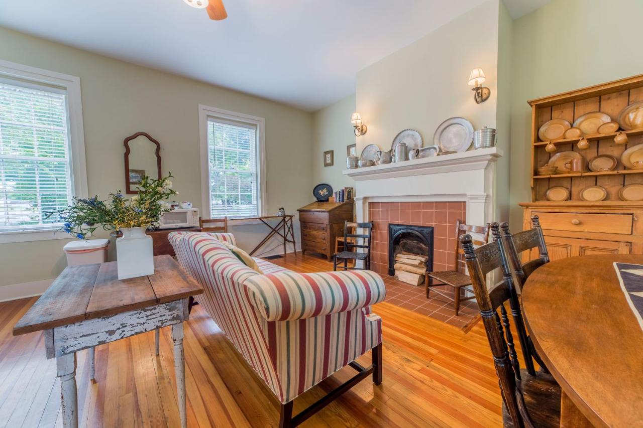 | Bourbon Manor Bed & Breakfast Inn