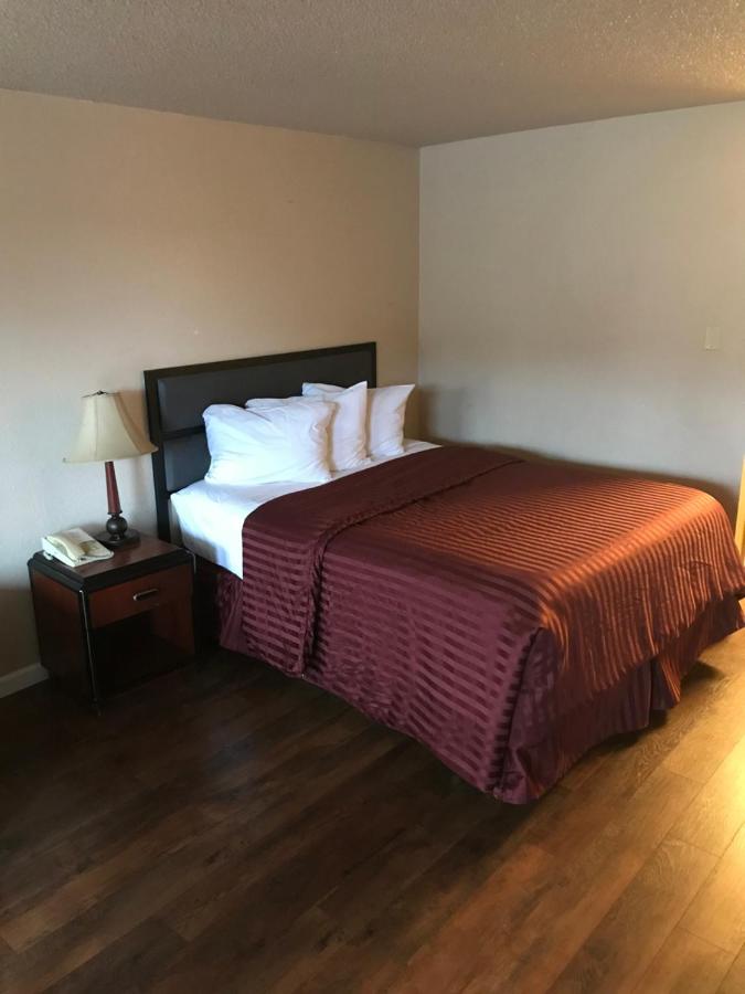 | Smokey Point Motor Inn