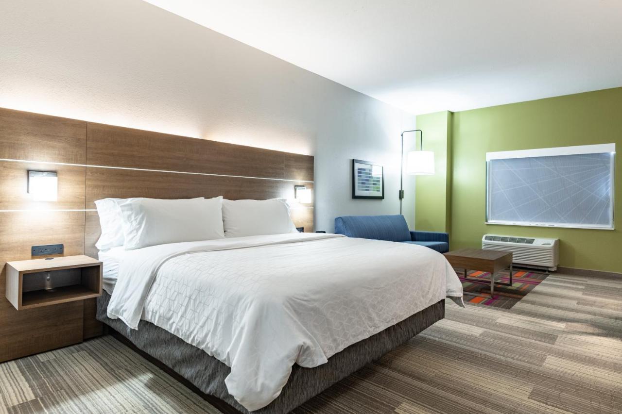 King Suite - Non-Smoking at Holiday Inn Express & Suites Moundsville, an IHG Hotel