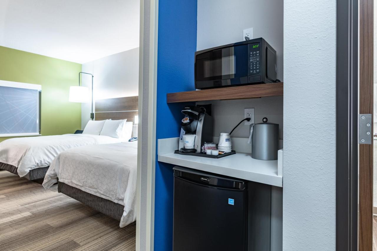 Queen Suite with Two Queen Beds - Non-Smoking at Holiday Inn Express & Suites Moundsville, an IHG Hotel