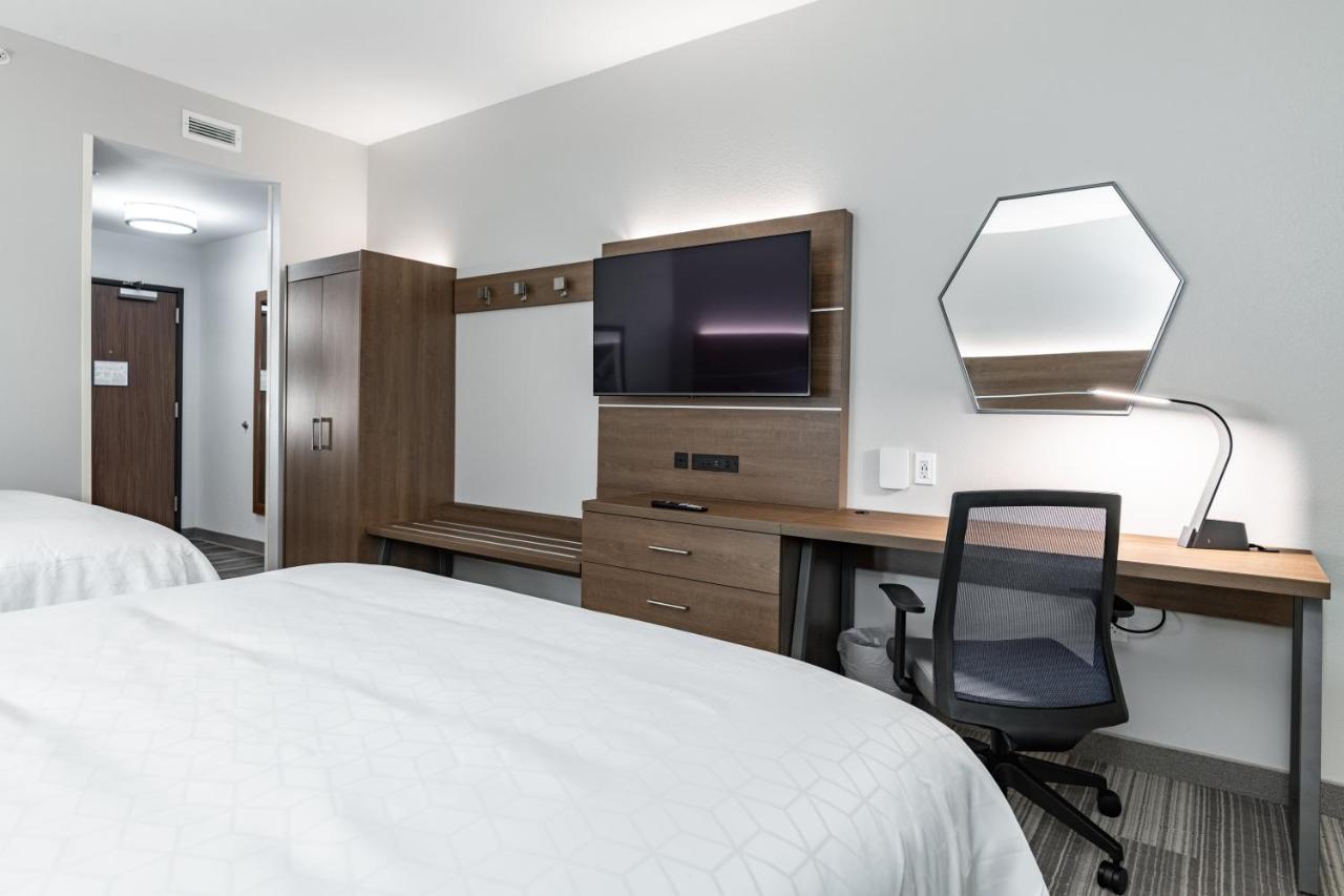 Queen Suite with Two Queen Beds - Non-Smoking at Holiday Inn Express & Suites Moundsville, an IHG Hotel