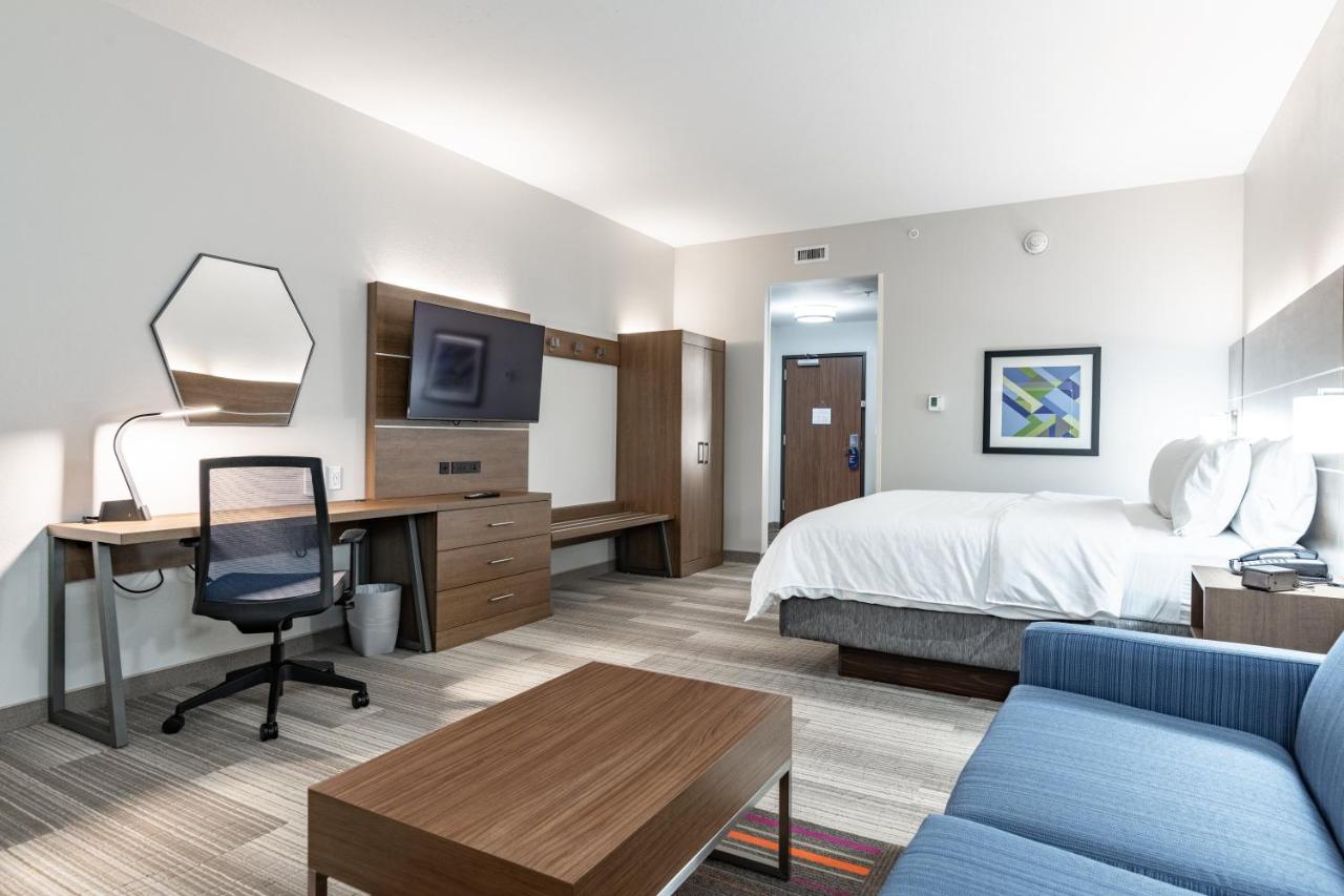 King Suite - Non-Smoking at Holiday Inn Express & Suites Moundsville, an IHG Hotel
