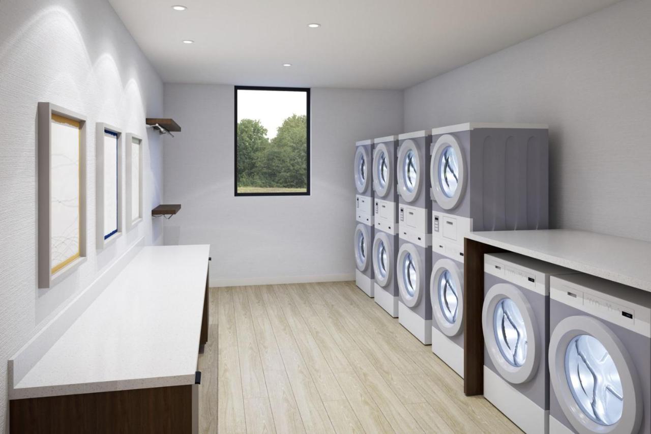 | Staybridge Suites Charlotte Arpt Area - Tyvola, an IHG Hotel
