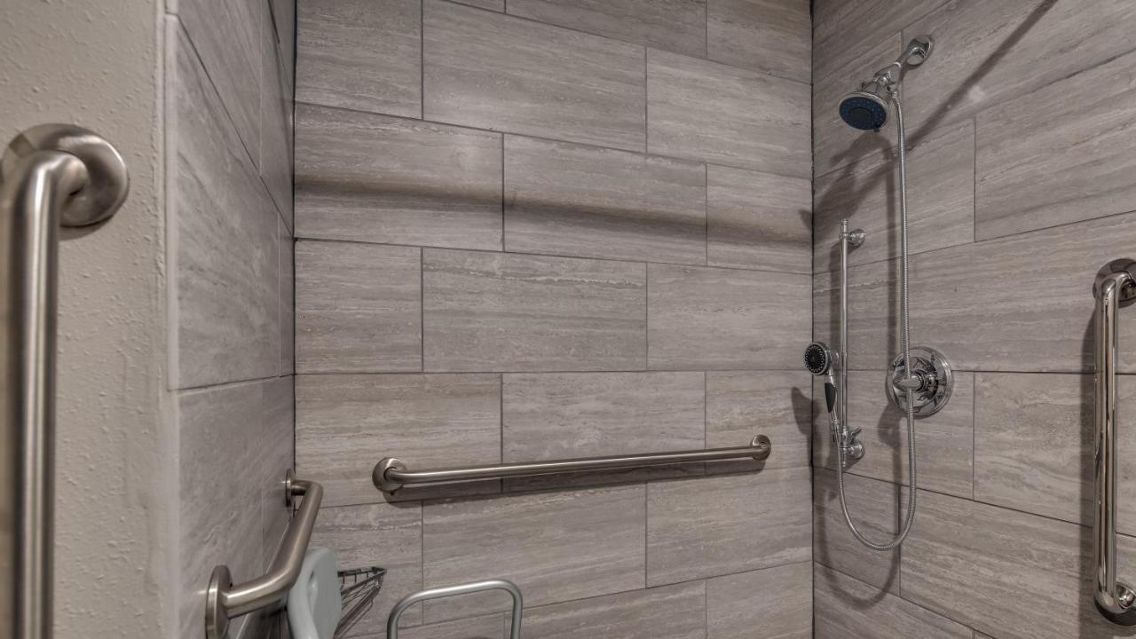 Queen Room - Mobility Access at Best Western Huntsville