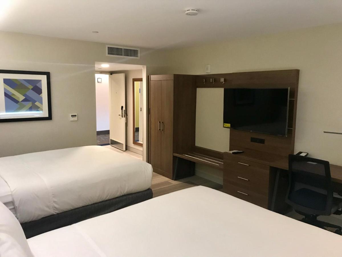 Queen Room with Two Queen Beds - Non-Smoking at Holiday Inn Express & Suites Pasadena - Los Angeles by IHG