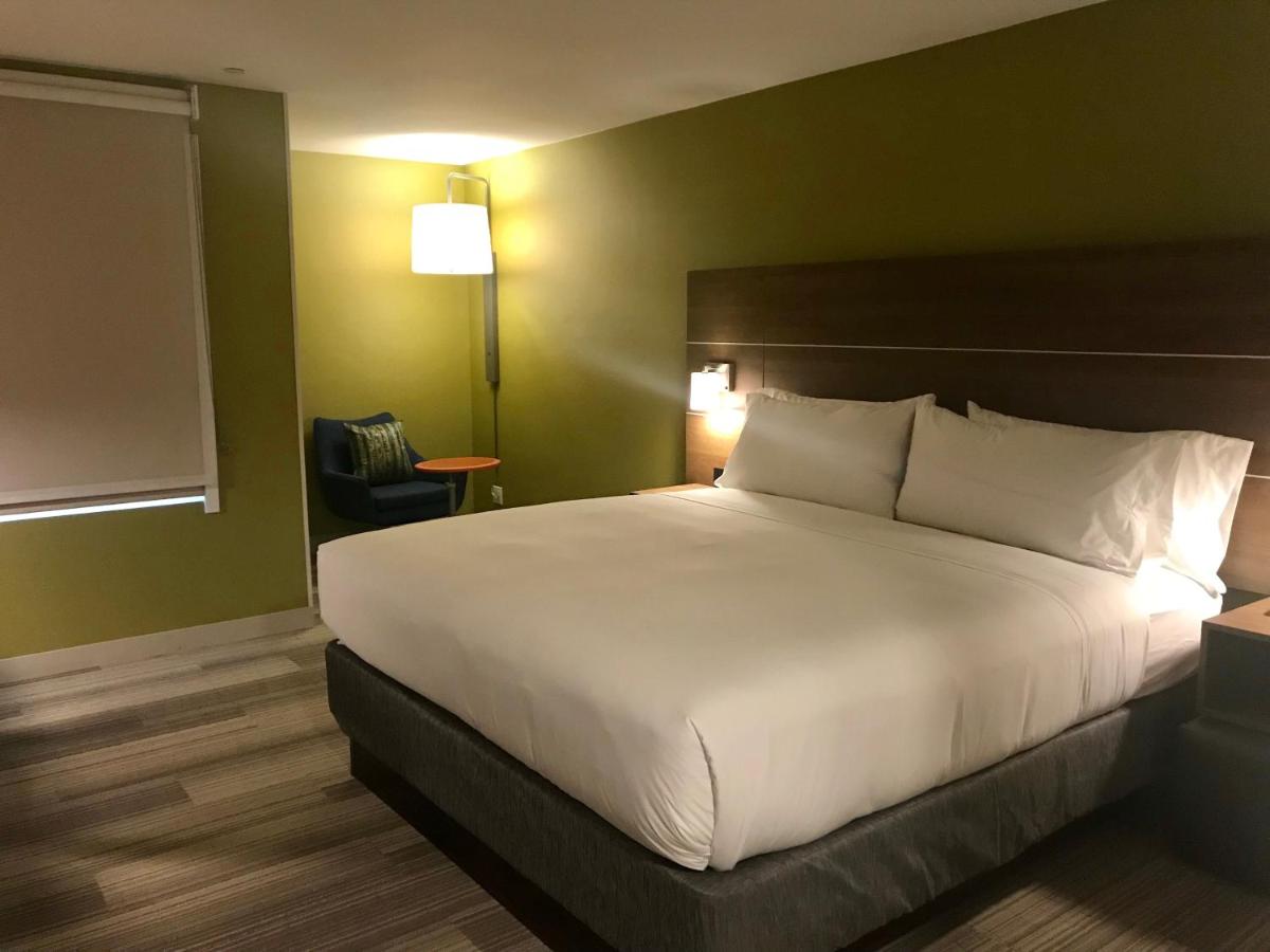 Standard King Room - Non-Smoking at Holiday Inn Express & Suites Pasadena - Los Angeles by IHG