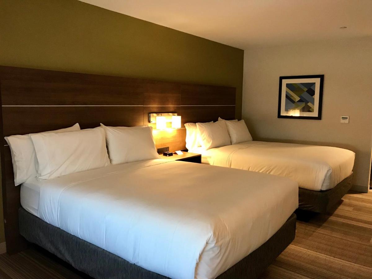 Queen Room with Two Queen Beds - Non-Smoking at Holiday Inn Express & Suites Pasadena - Los Angeles by IHG