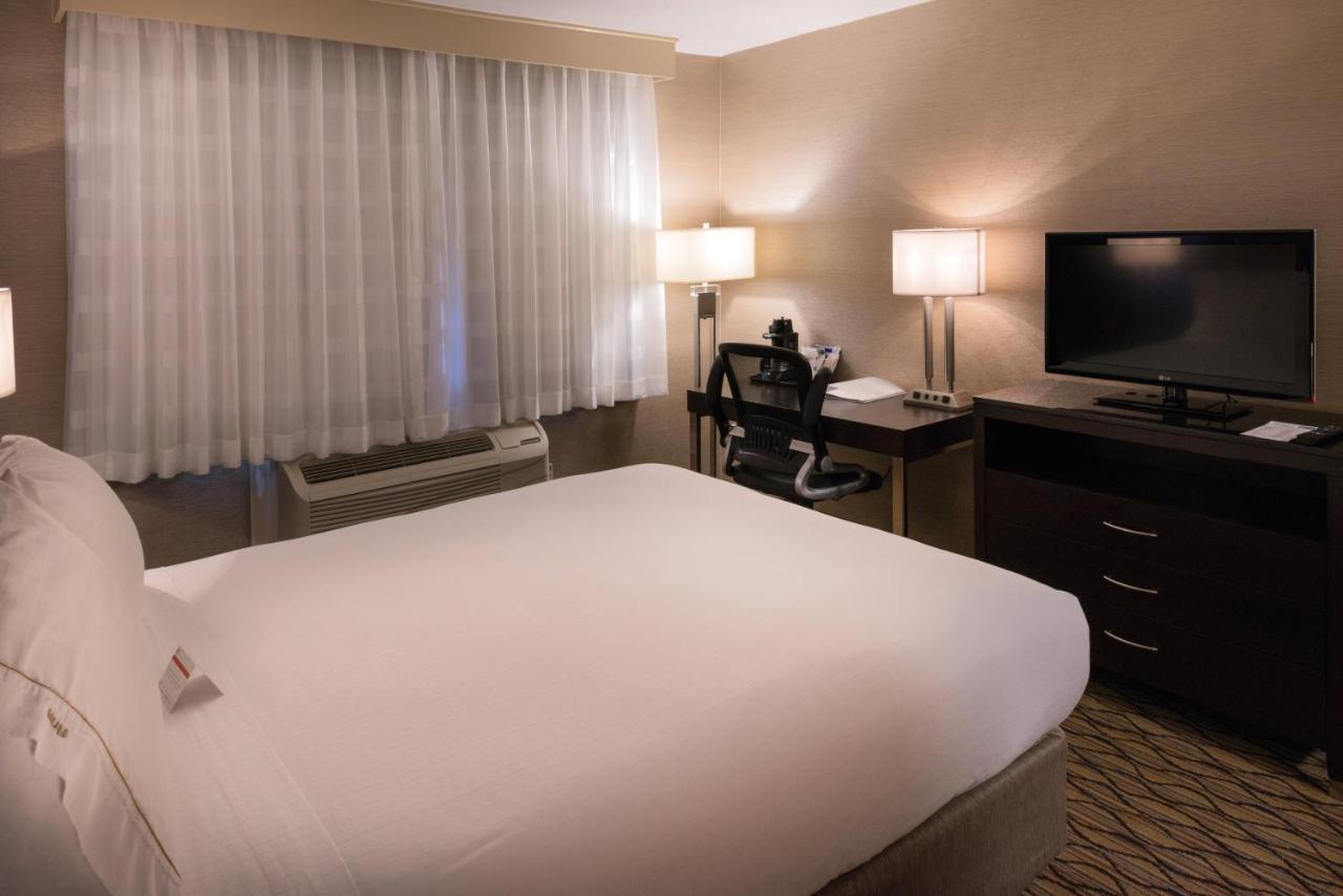 | Holiday Inn Express Hotel and Suites Pasadena-Colorado Blvd, an IHG Hotel