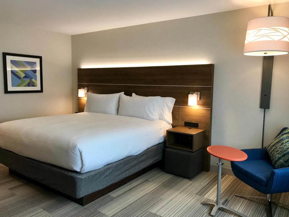 Standard King Room - Non-Smoking at Holiday Inn Express & Suites Pasadena - Los Angeles by IHG