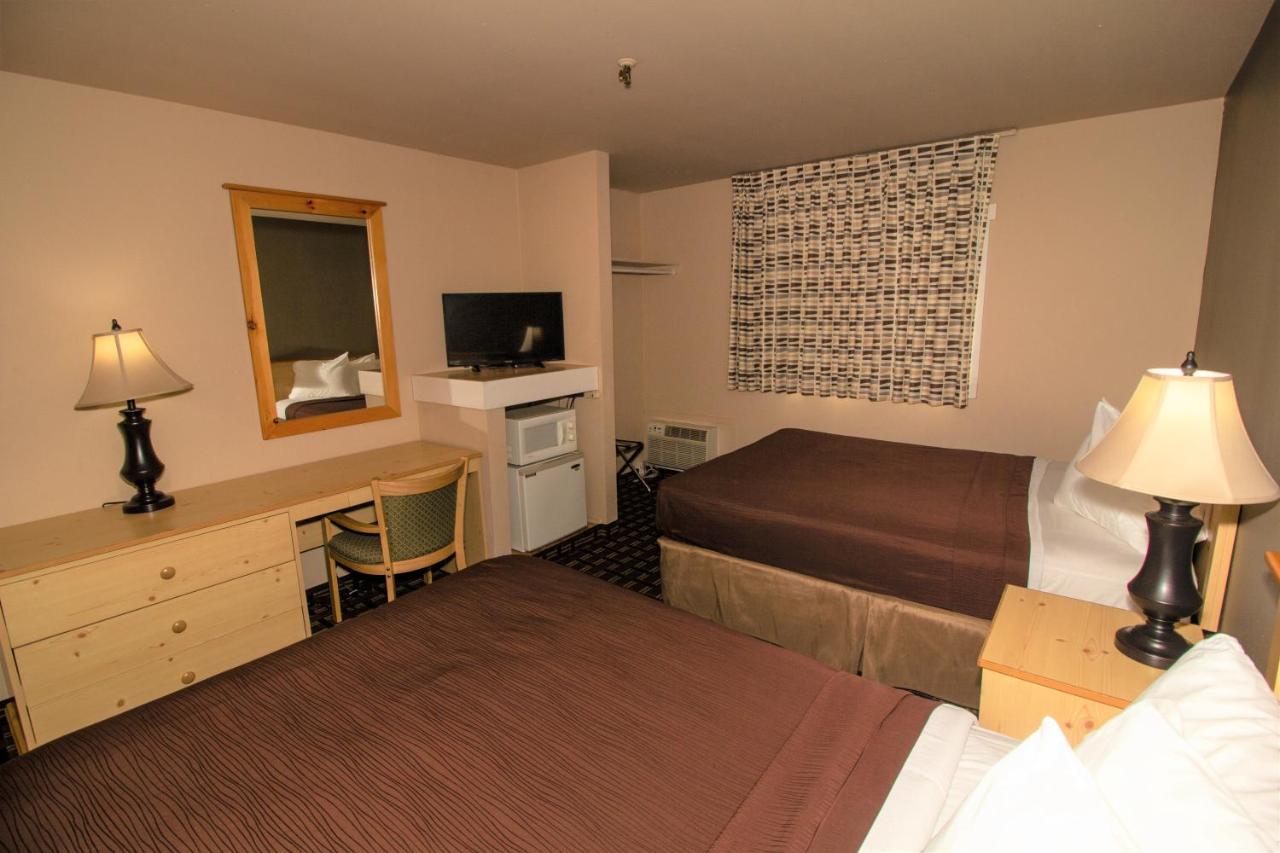 Queen Room with Two Queen Beds - Non-Smoking at FairBridge Inn - Coeur d'Alene