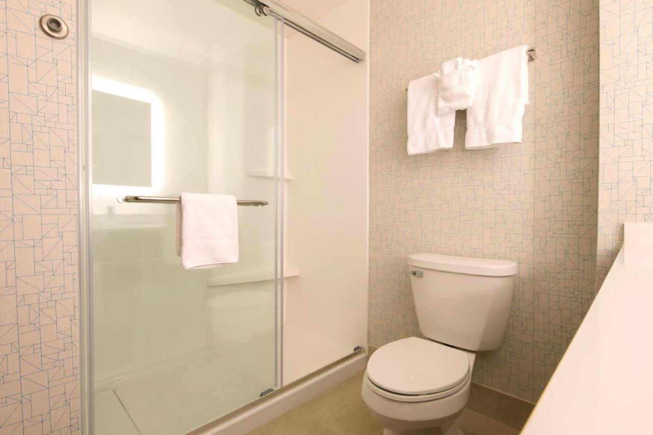 King Suite at Holiday Inn Express & Suites Monroe by IHG