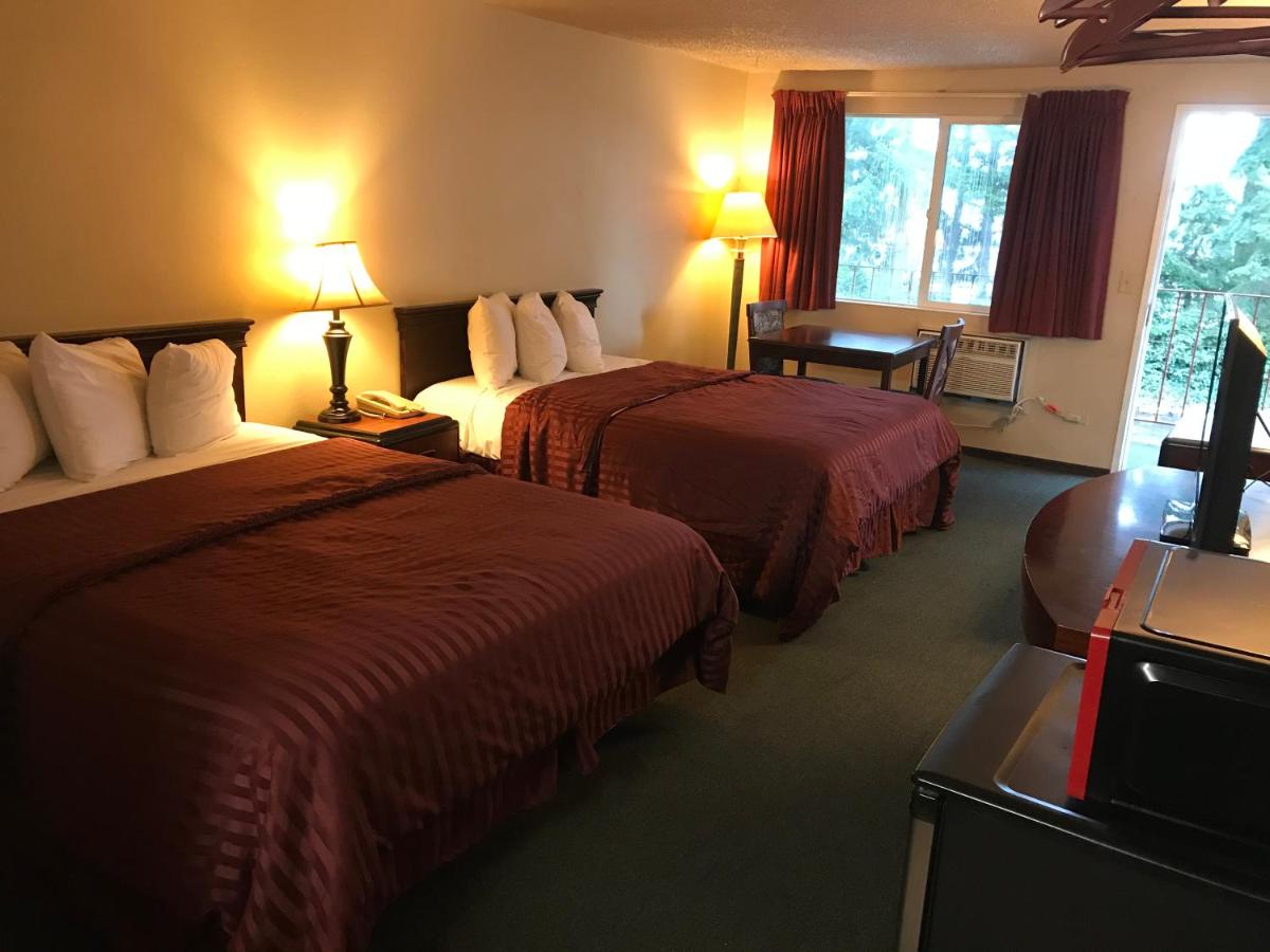 | Smokey Point Motor Inn
