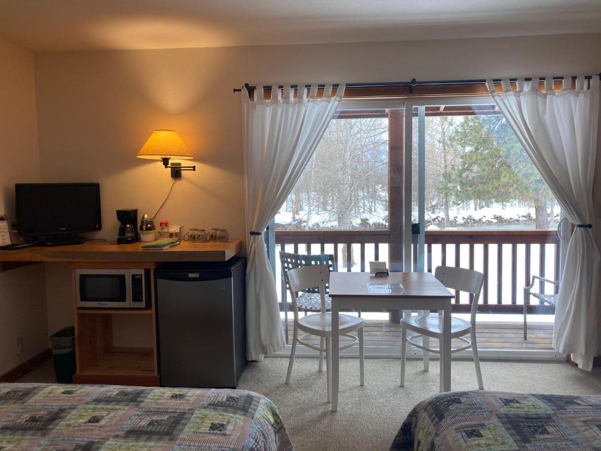 Deluxe Queen Room with Two Queen Beds at River Run Inn