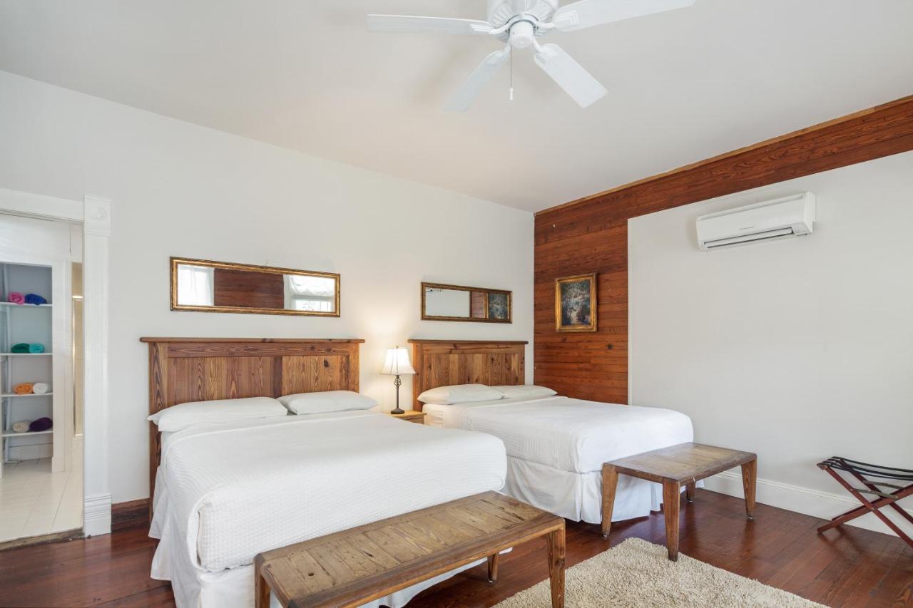 | Casa 325 Guesthouse