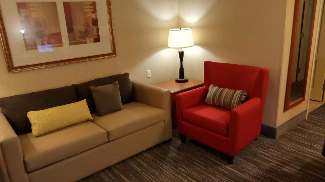 One-Bedroom King Suite with Sofa Bed at Country Inn & Suites by Radisson, Rossford - Toledo South