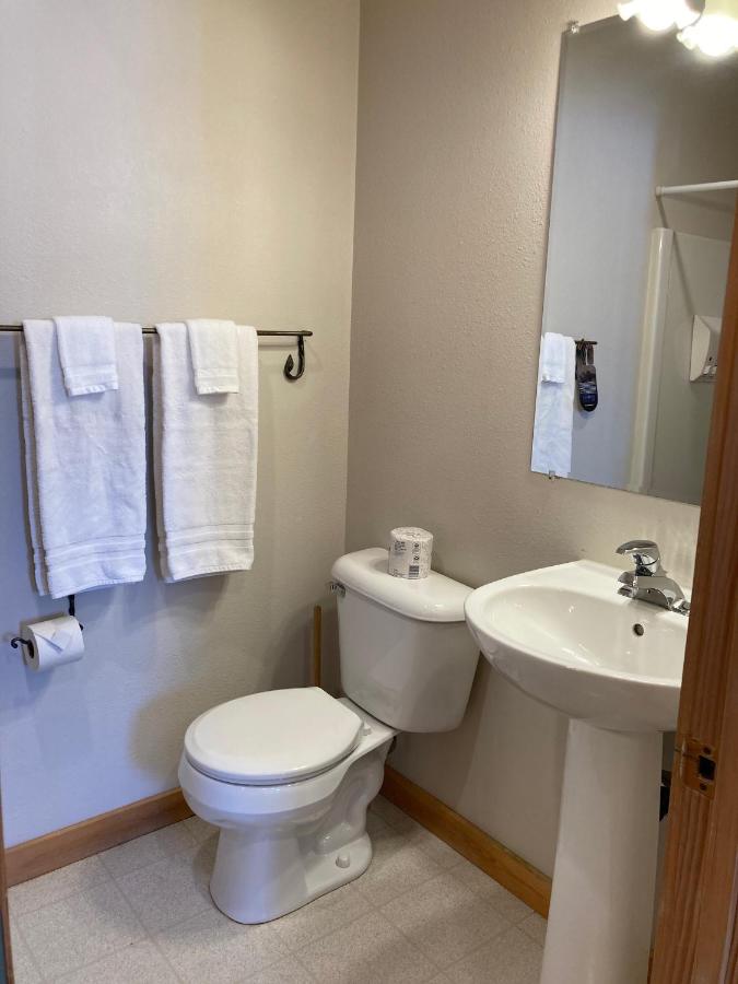 Deluxe Double Room with Bath at River Run Inn