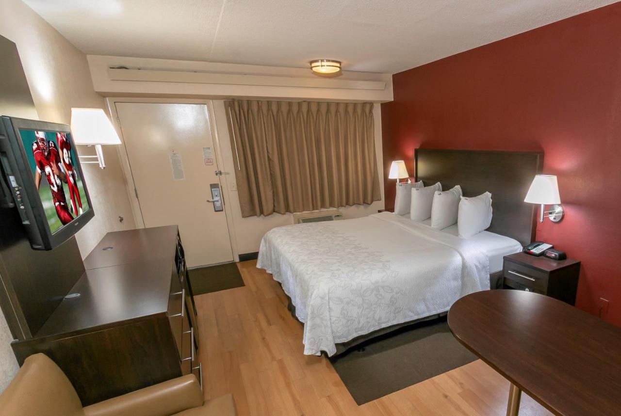 Deluxe King Room Disability Access Smoke Free at Red Roof Inn PLUS+ Birmingham East - Irondale/ Airport